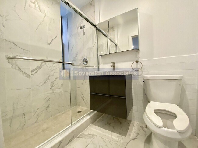 Building Photo - 45 Tiemann Pl