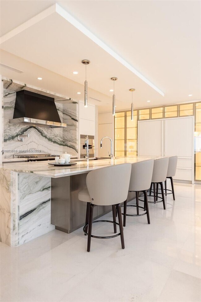 Building Photo - 17975 Collins Ave