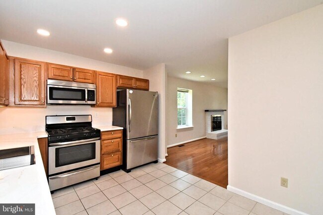 Building Photo - 2489 Hillendale Dr