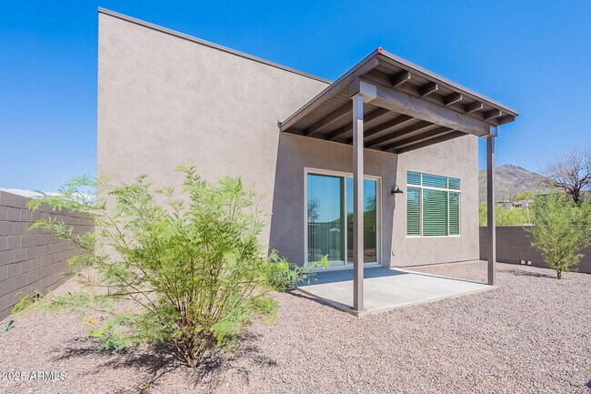 Building Photo - 6041 E Valley Way