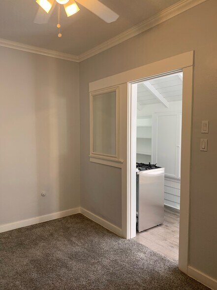 Bedroom - 1427 N Hudson Ave