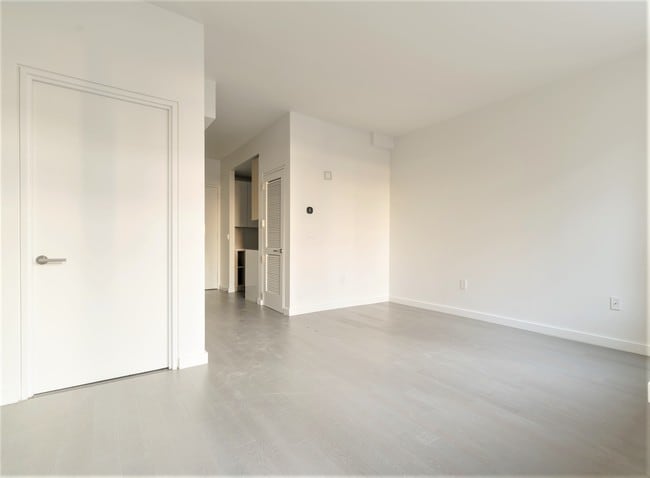 Interior Photo - 101 West End Avenue