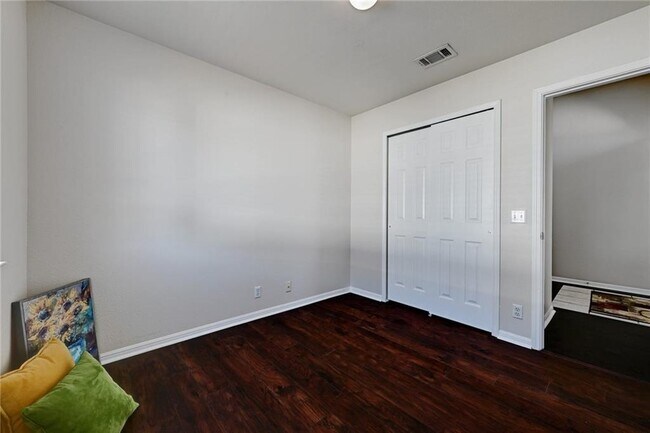 Building Photo - 317 McCoy Ln