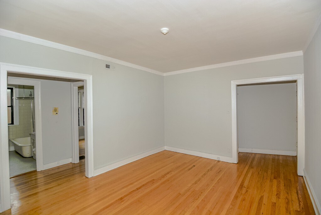 Building Photo - 1451 W Byron St