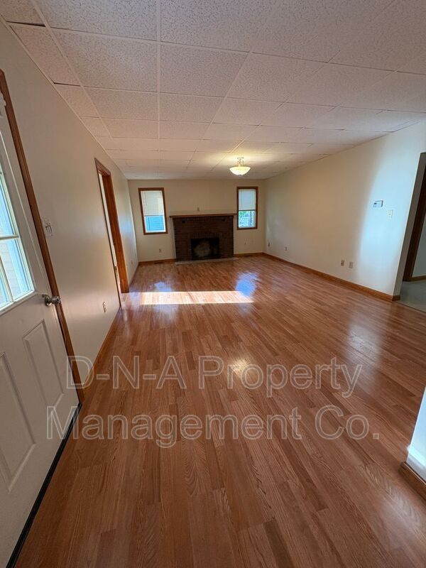 Building Photo - 2843 Bartonsville Ave