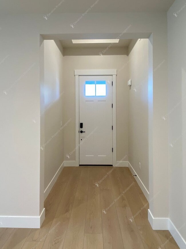 Building Photo - Brand NEW Pahlisch 3 BR - 2BA Home in Southeast Bend