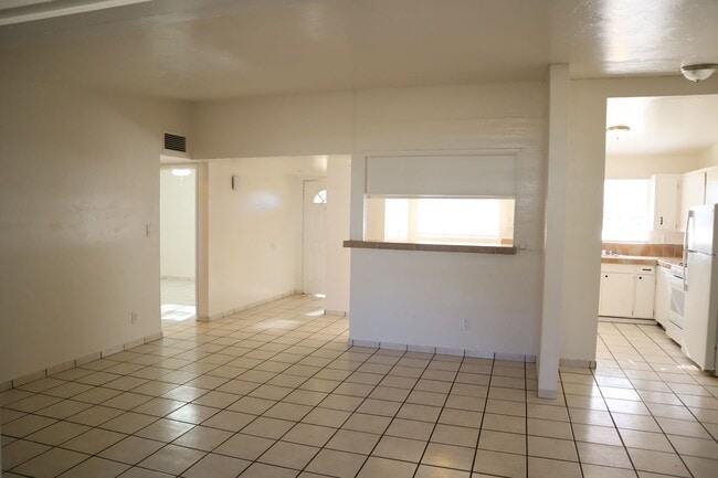 Building Photo - Great home Great price