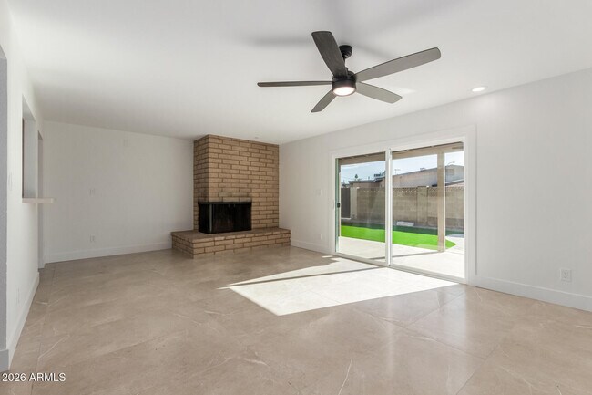 Building Photo - 1103 E Palmcroft Dr