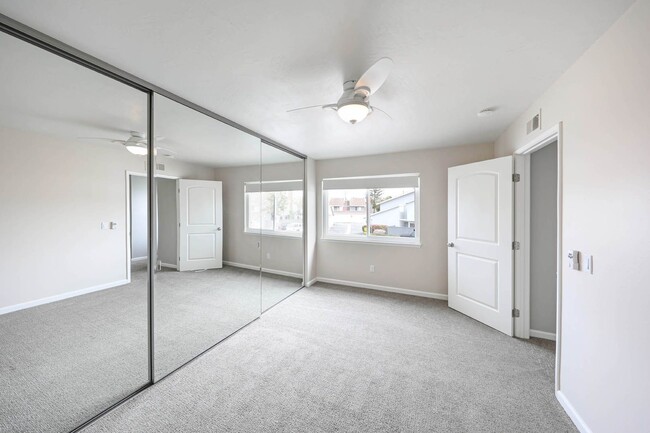 Building Photo - Spacious end unit-3 bedroom townhome in a prime Costa Mesa location