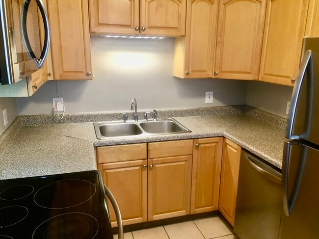 Building Photo - 305 35th Ave N