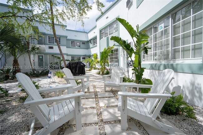 Building Photo - 2418 Flamingo Dr