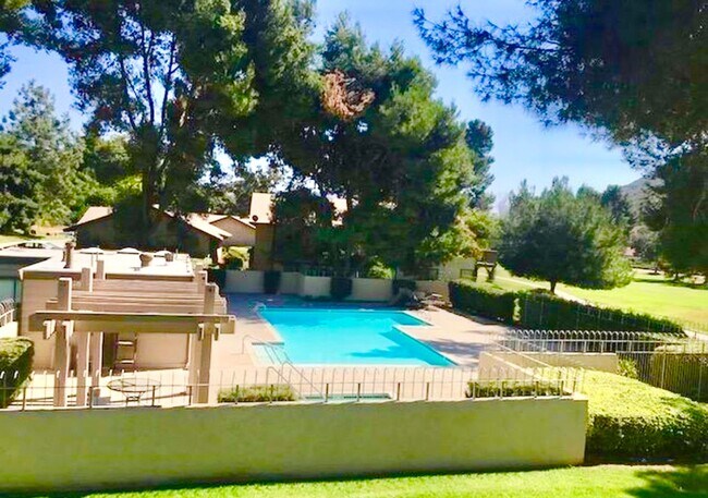 Building Photo - Beautiful, End-Unit, Ground Level, Largest SF 1/1 layout in the Pala Mesa Villas Community with G...