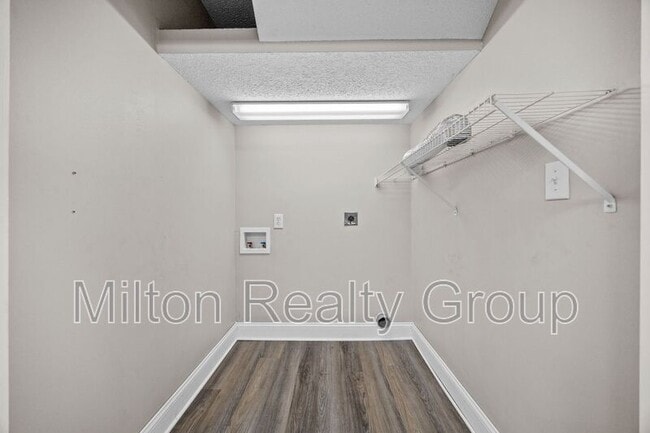 Building Photo - 107 Laura Ln