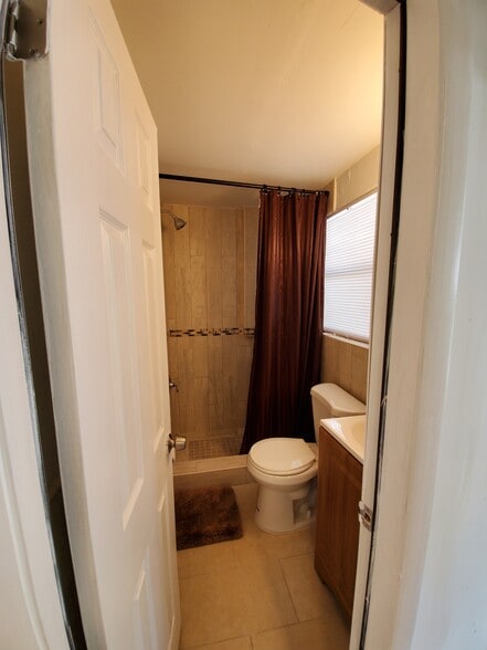 Bathroom view - 410 SE 13th Ct