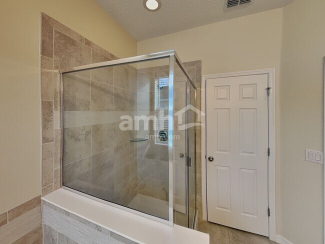 Building Photo - 1813 Henley St