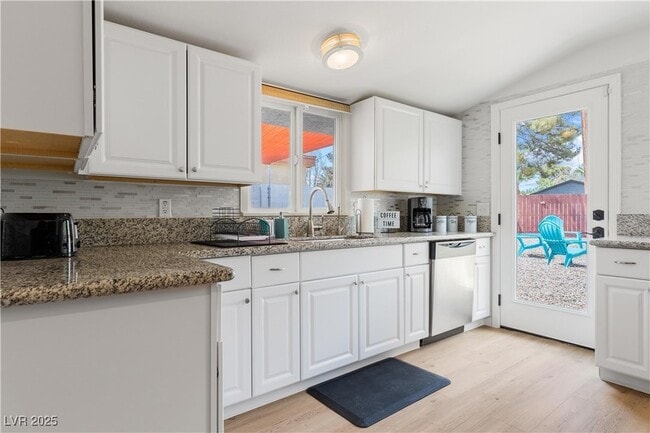 Building Photo - 1013 Francis Ave