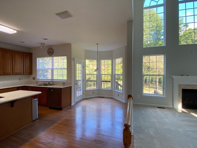 Building Photo - So much space!!!!!! So much storage!!!!!!!!