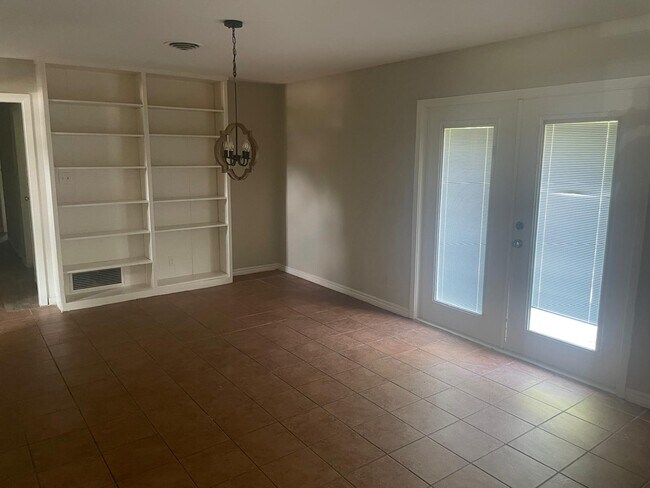 Building Photo - 3520 Lazy Ln