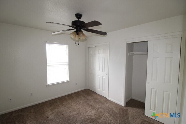 Building Photo - 2412 Skylark Cir