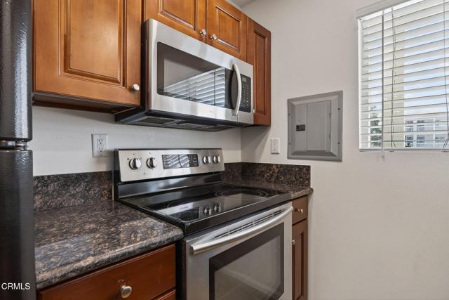 Building Photo - 225 S Ventura Rd