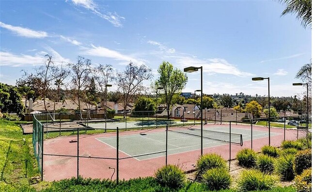 Building Photo - 3 Bedroom-2 Bathroom Single Story Home in ...