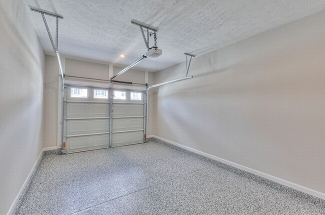 Building Photo - 26 Hardwood Rd