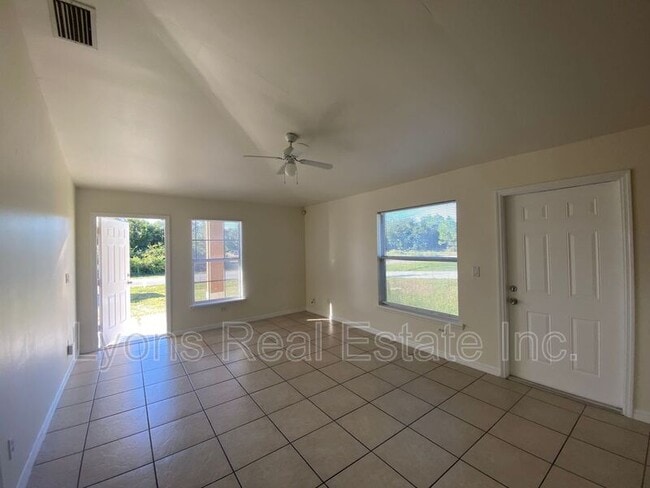 Building Photo - 4622 15th St SW