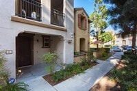 Building Photo - Beautiful Townhome in the heart of East Lake!