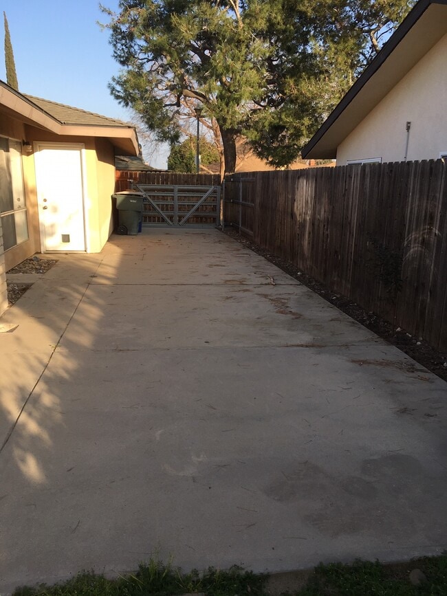 Building Photo - 5609 Logan St