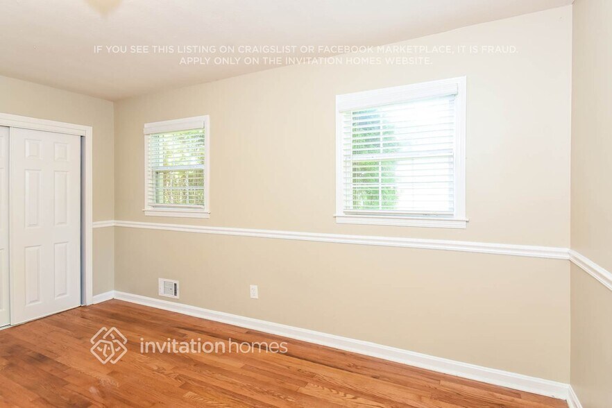 Building Photo - 1634 E Lake Dr