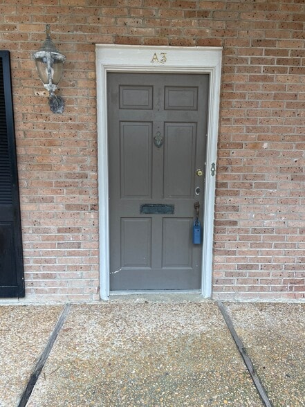 Building Photo - 910 Pinehurst Pl