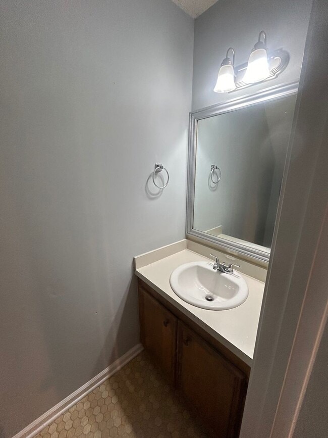 Building Photo - Charming 2-bedroom, 1.5-bath townhouse located in the desirable Irmo area near the Lake Murray Dam!
