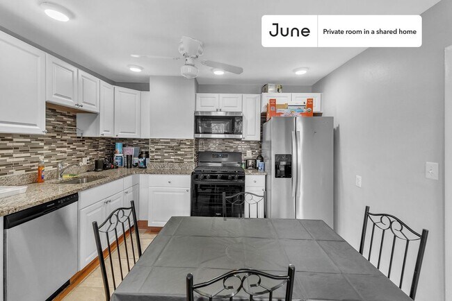 Building Photo - Room in Shared 4 bed/2 bath home