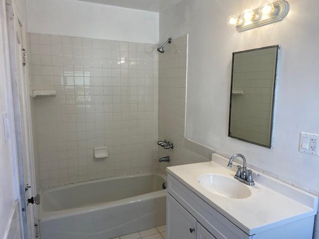 Building Photo - 744 N Ridgewood Pl