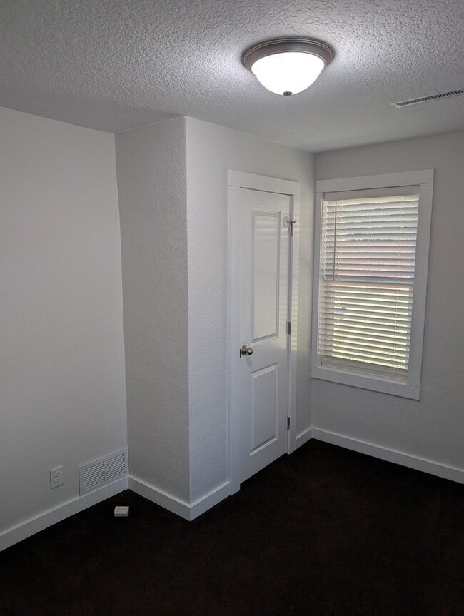 Building Photo - 245 NW 51st Pl