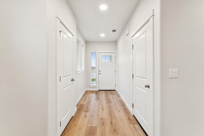 Building Photo - 2046 E Cave Falls St