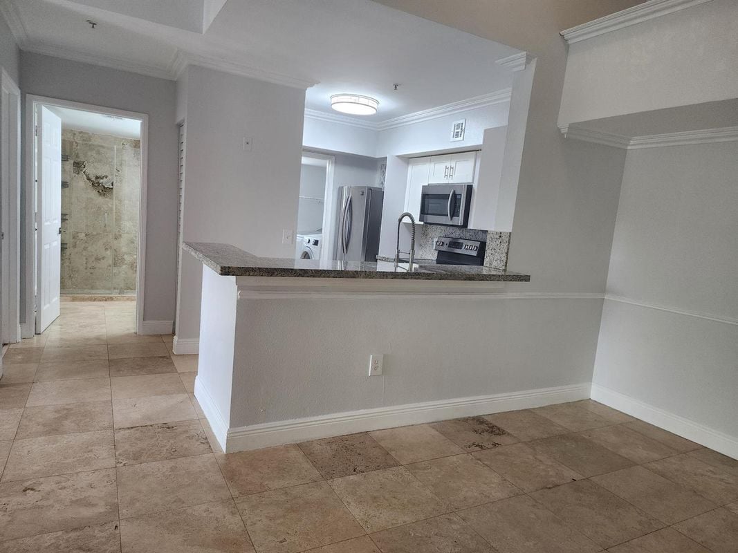 Building Photo - 2494 Centergate Dr