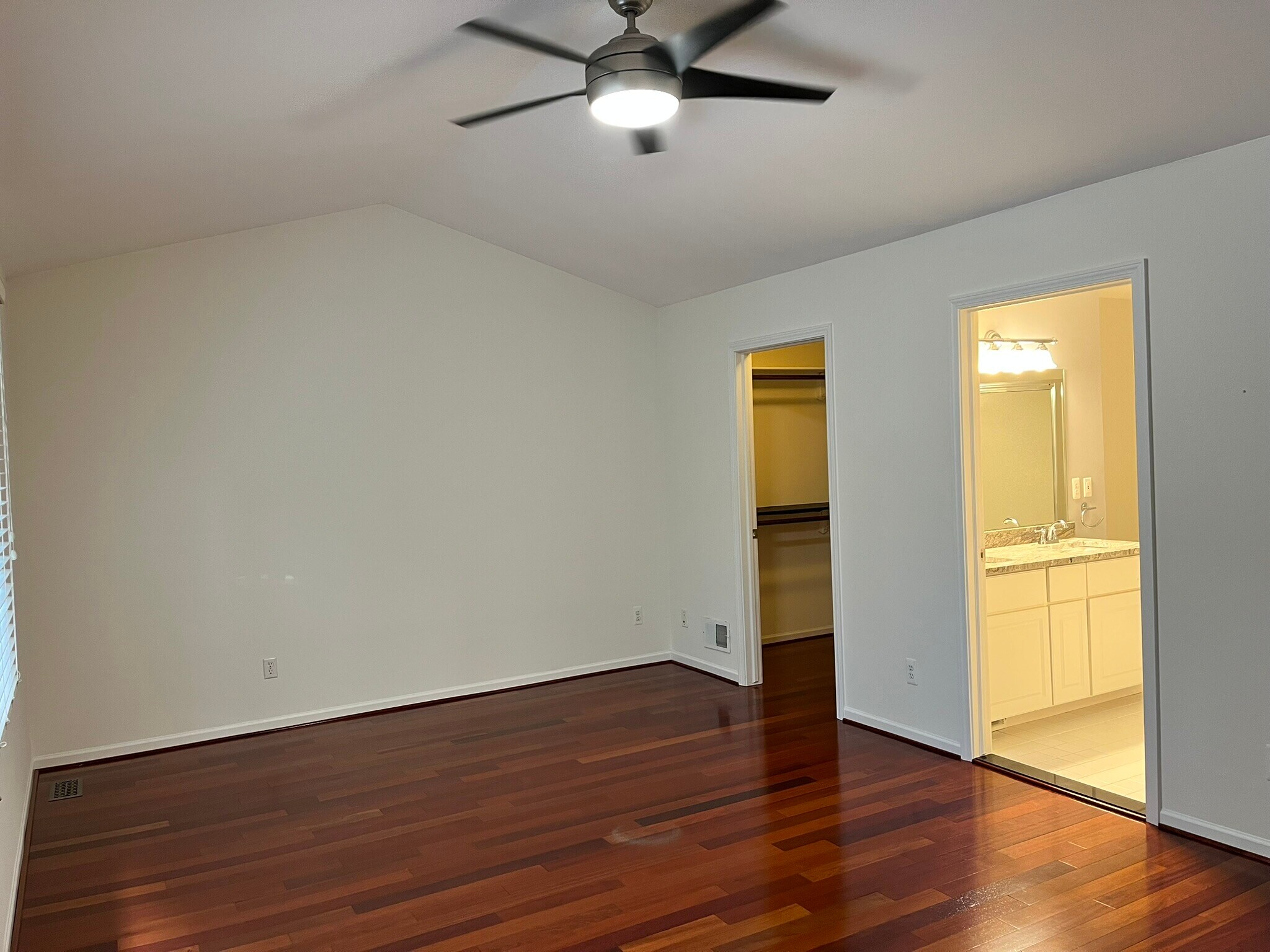 Building Photo - 4455 Park Place Dr