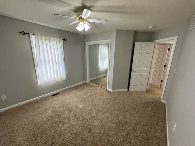Building Photo - 1364 Milldale Dr
