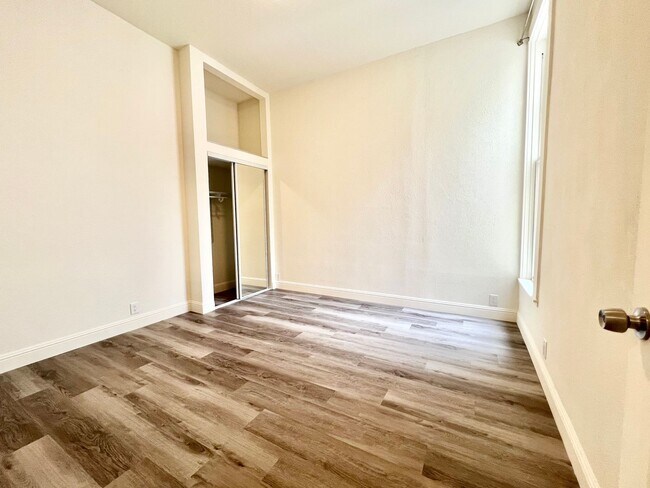 Building Photo - 963 Oak