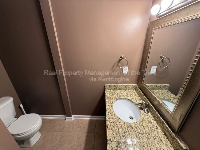 Building Photo - 3930 Fountain Village Cir