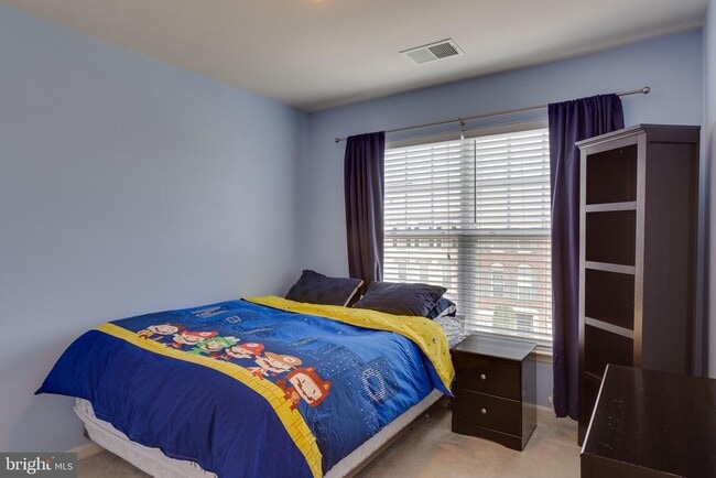 Building Photo - 43237 Highgrove Terrace