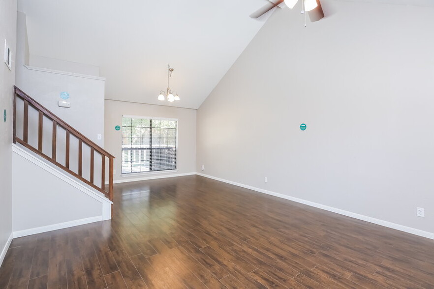 Building Photo - 3725 Whitefern Dr