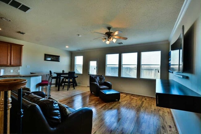 Building Photo - 3205 Victorian Manor Ln