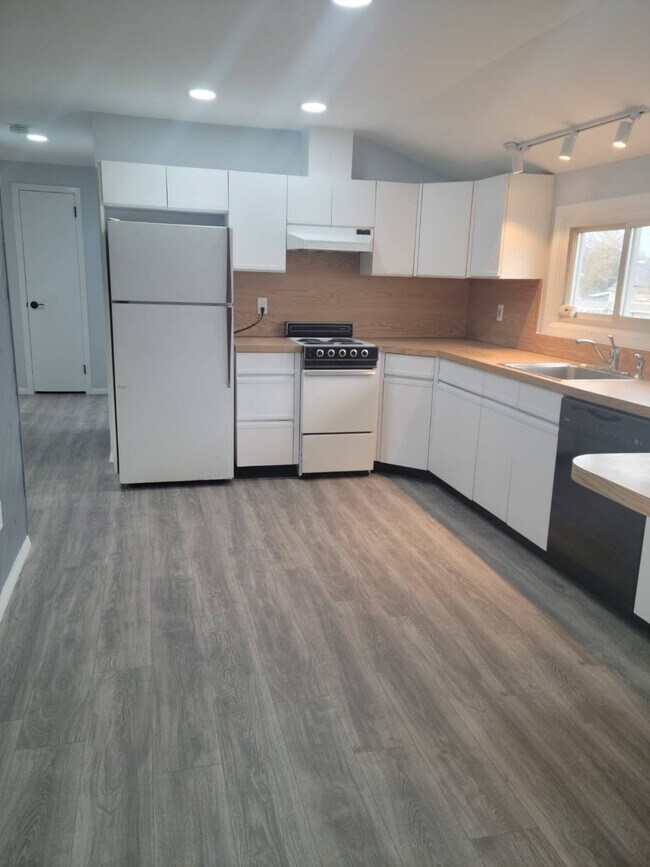 Building Photo - 8 Hardy Ln