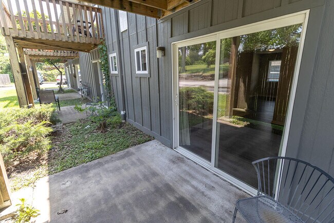 Building Photo - 105 N Garth Ave