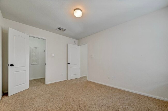 Building Photo - 11 Sagamore Ridge Pl