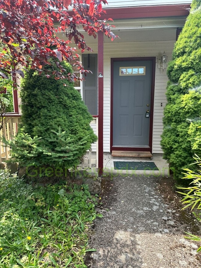 Building Photo - Beautiful 3-Bedroom House with 2.5 Bathroo...