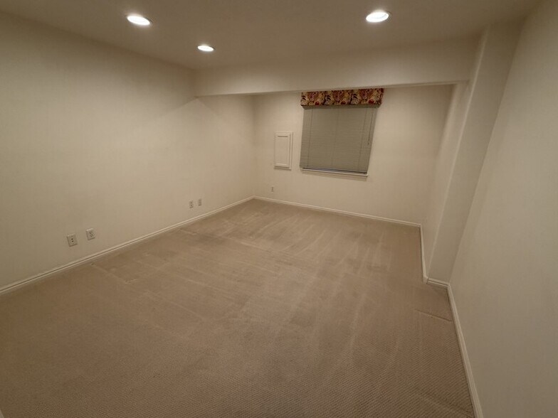 Building Photo - 14009 Old Dobbin Ln