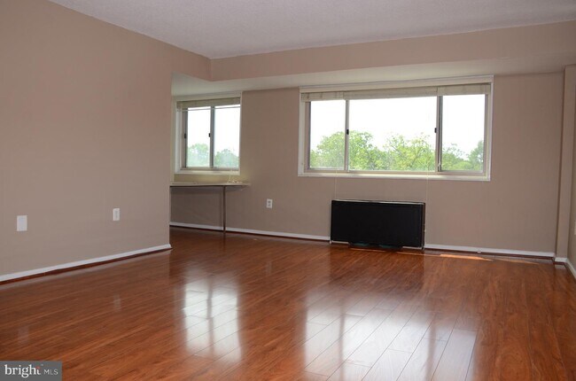 Building Photo - 2500 N Van Dorn St
